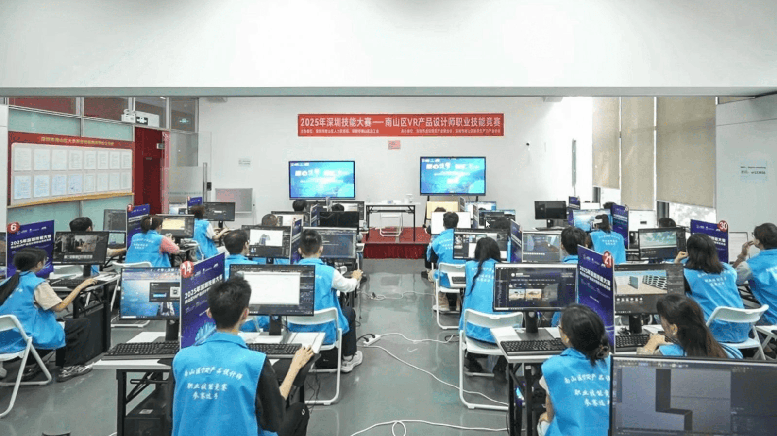 南山区VR设计赛“神仙打架”盛况 女选手占比过半，冠军作品聚焦灾难逃生模拟